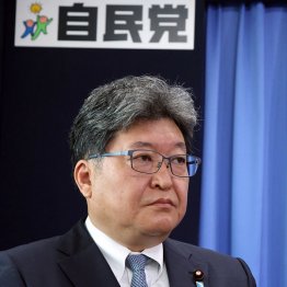 旧統一教会教団と“濃厚”な接触ながら、党4役に横すべりの萩生田光一政調会長（Ｃ）日刊ゲンダイ