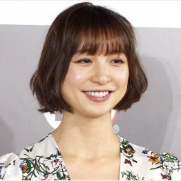 篠田麻里子（Ｃ）日刊ゲンダイ