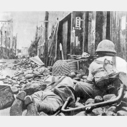 中国・浙江省龍游に侵攻、市内の掃討作戦を実施する日本軍＝1942年6月（Ｃ）共同通信社