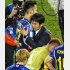 試合後、主将の吉田を抱きしめ、ねぎらう森保監督（Ｃ）ＪＭＰＡ