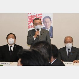 宮沢洋一税制調査会長（中央）／（Ｃ）日刊ゲンダイ