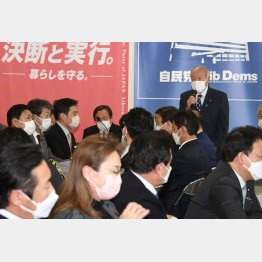 大紛糾でまとまらず、議論は持ち越し（自民党税制調査会＝14日）／（Ｃ）日刊ゲンダイ