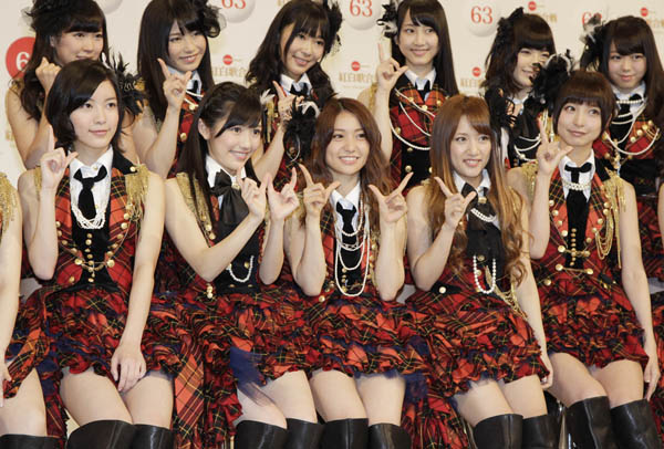 篠田麻里子（前列右端）はAKB４８絶頂期を支えた「神7」のひとり（Ｃ）日刊ゲンダイ