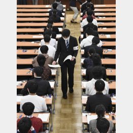 大学入学共通テストを受ける受験生たち（Ｃ）共同通信社