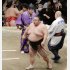 大相撲初場所13日目 阿武咲（奥左）を押し出しで破った貴景勝＝両国国技館（Ｃ）共同通信社