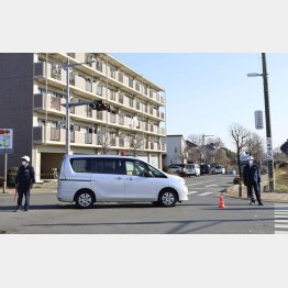 銃撃犯はバイクで逃走か、事件があった埼玉県狭山市の現場周辺＝7日（Ｃ）共同通信社