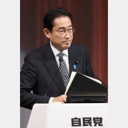 今さら安倍派の歓心買おうとしても…（自民党大会で演説する岸田首相＝27日）／（Ｃ）ＪＭＰＡ