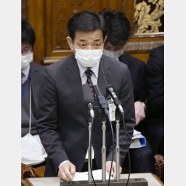 参院予算委で答弁する総務省の今川拓郎官房長＝8日（Ｃ）共同通信社