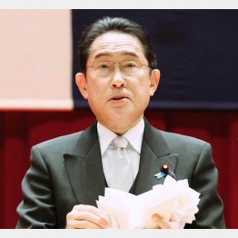 防衛大学校の卒業式で訓示する岸田首相（代表撮影）