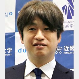 何かとサポートする川上量生氏（Ｃ）共同通信社