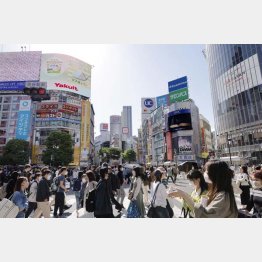 それでいて国民には「感染対策」呼びかけ…（27日、東京・渋谷）／（Ｃ）共同通信社