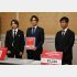 左からカウアン・オカモト氏、橋田康氏、二本樹顕理氏（Ｃ）日刊ゲンダイ