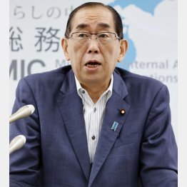 マイナポイントの紐付け誤りの事案について説明する松本剛明総務相（Ｃ）共同通信社