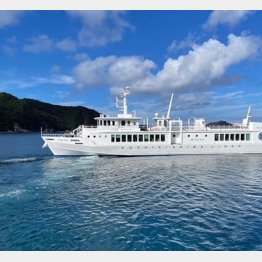 川内港から高速船で50分と鹿児島本土から近い（提供写真）