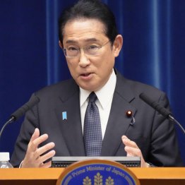 「一律交付」を強調したが…（マイナ保険証について会見する岸田首相）／（Ｃ）共同通信社