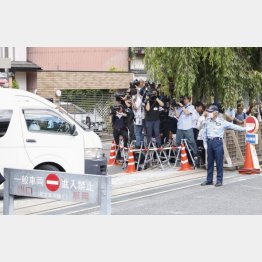 京都アニメーション放火殺人事件の初公判で、京都地裁周辺に集まった報道陣（Ｃ）共同通信社
