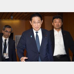 大好きな人事でご機嫌（岸田首相＝中央）／（Ｃ）日刊ゲンダイ