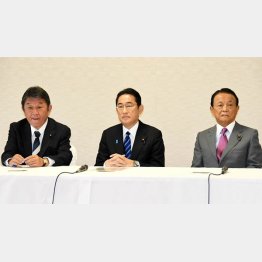 国民の期待がまるっきりない（自民党役員会での岸田首相＝中央、麻生副総理＝右、茂木幹事長）／（Ｃ）日刊ゲンダイ