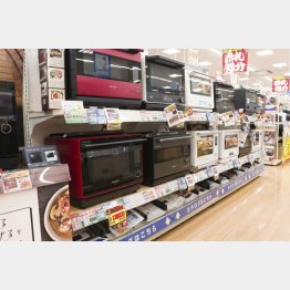 実店舗ならお得な「展示品」なども（Ｃ）PIXTA