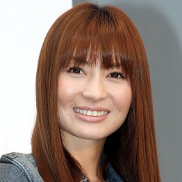 新山千春は42歳（Ｃ）日刊ゲンダイ