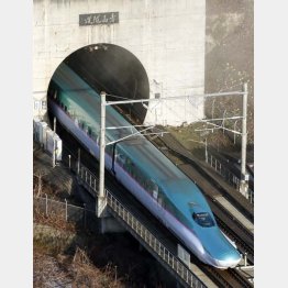 札幌延伸はいつになるか（青函トンネルに入る北海道新幹線）／（Ｃ）共同通信社