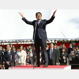 安倍一強を象徴する（代表撮影）