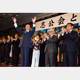 安倍派、二階派だけでなく、麻生派も…？（自身の派閥「志公会」のパーティーであいさつする麻生太郎副総裁）／（Ｃ）日刊ゲンダイ