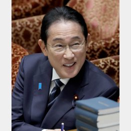 相変わらずの「全力で」とは裏腹に…なぜか笑顔の岸田首相（Ｃ）日刊ゲンダイ