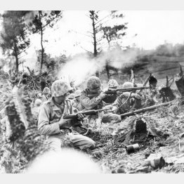 米軍の猛撃に遭う那覇（Ｃ）Underwood Archives／Universa Images Group／共同通信イメージズ