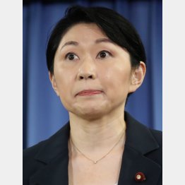 就任会見で半べそ釈明（小渕優子選対委員長）／（Ｃ）日刊ゲンダイ