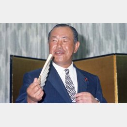 絶頂期の田中角栄。会談のためキッシンジャー米大統領補佐官を待つ（1972＝昭和47＝年8月19日、軽井沢・万平ホテル）／（Ｃ）共同通信社