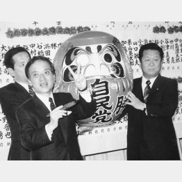 海部首相（左 )、小沢一郎幹事長で行われた総選挙＝1990年2月（Ｃ）日刊ゲンダイ