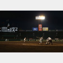 高校生にとって甲子園でのナイターは思ったより難しい（Ｃ）日刊ゲンダイ