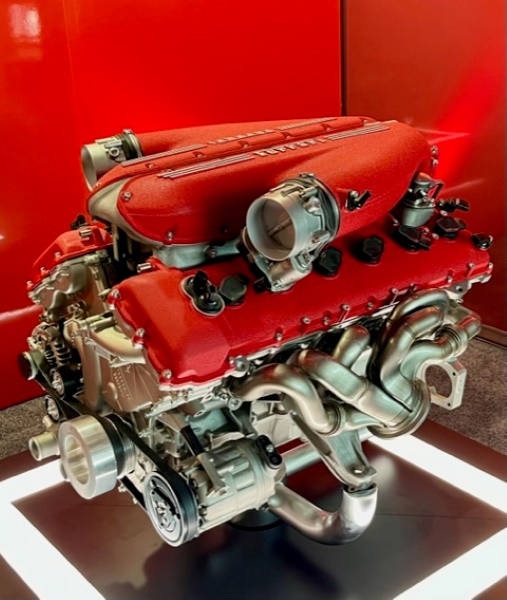 F140型V12気筒エンジン（写真）小沢コージ