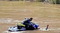 米コロラド川で親子3人が乗ったカヤックが転覆…男性2人による奇跡的救助劇の一部始終