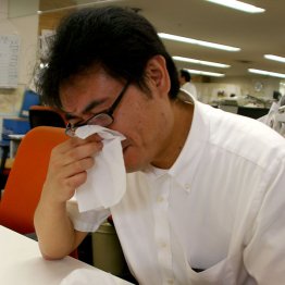 生薬のお茶も効果的（Ｃ）日刊ゲンダイ