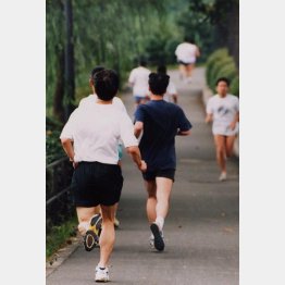 スプリント走よりジョギングや散歩を長く（Ｃ）日刊ゲンダイ