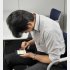 スマホを長時間操作すると…（Ｃ）日刊ゲンダイ