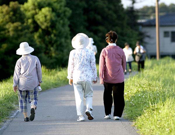 足の違和感は放置すると悪化する（写真はイメージ）／（Ｃ）日刊ゲンダイ