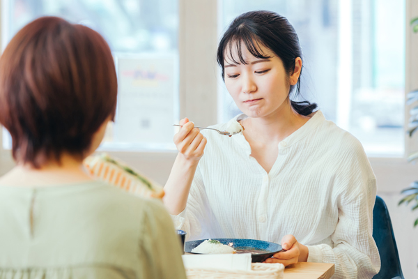 コロナ治癒後も嗅覚・味覚障害が続くケースも（Ｃ）PIXTA