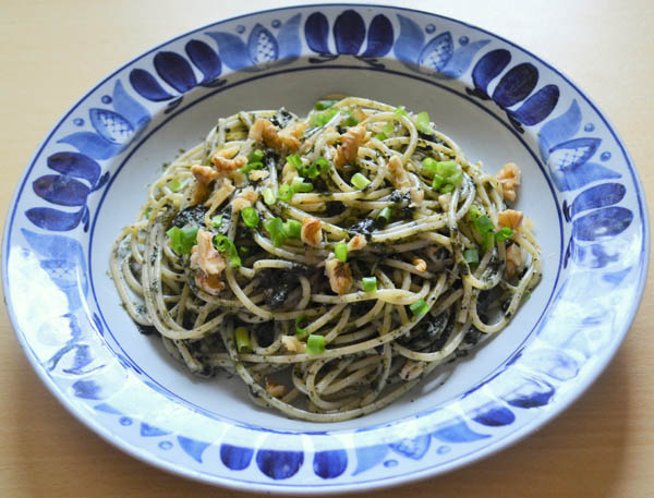 海苔のブラックパスタ（提供写真）