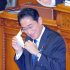 演説前にマスクを外す岸田首相（Ｃ）日刊ゲンダイ