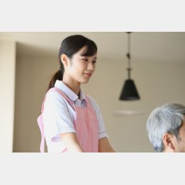 介護士や看護師は女性の割合が多い