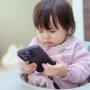 乳幼児のテレビやスマホ画面の見過ぎは発達の遅れと関連？