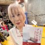 西荻窪のバーのママがリングサイドで「処女作の詩集」を手に佇んでいるワケ