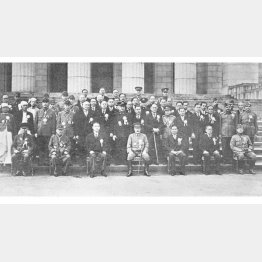 大東亜会議に参加した各国代表が国会議事堂前で記念撮影（1943＝昭和18＝年11月6日）／（Ｃ）共同通信社