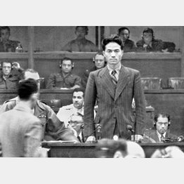 1946（昭和21）年10月18日、東京裁判でソ連側証人として証言台に立つ元関東軍参謀の瀬島龍三元中佐（Ｃ）共同通信社