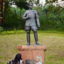 サハリン州にある極東ソ連軍司令官のワシレフスキー元帥の銅像（Ｃ）共同通信社