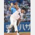 始球式で右足をグネリ…（Ｃ）日刊ゲンダイ