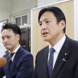 速度超過していた問題で詫びる武井俊輔氏＝右（Ｃ）共同通信社